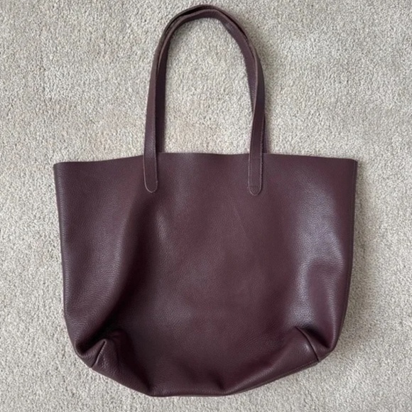 Cuyana Classic Leather Tote - Picture 2 of 6